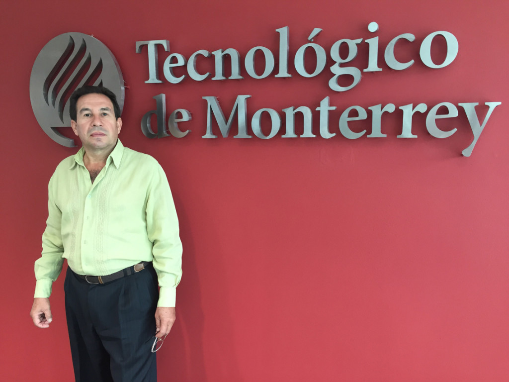DR HERNAN CANDIA ROMAN EN LA UNIV TECNOLOGICO DE MONTERREY MEXICO